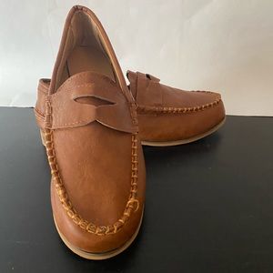 Nice tan soft leather loafers. Never worn. Size 9.